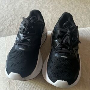 Saucony Guide 15 Women’s Running Shoe. 6.5 M. EC-gently used indoors only!